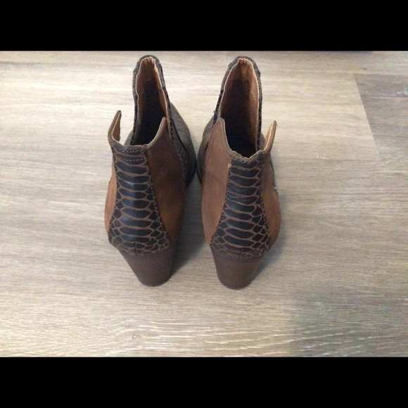 Ankle brown boots - Picture 2 of 4